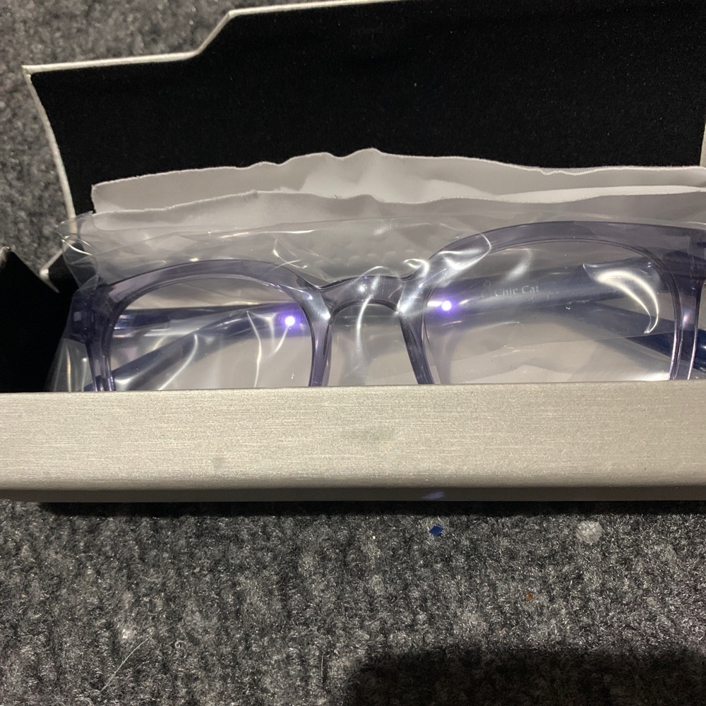 Blue light blocking glasses